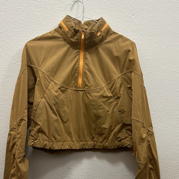 Lululemon jacket; light weight: with hoodie foldable. Size 4 - Picture 2 of 5